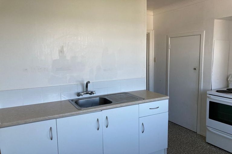 Photo of property in 87 Queens Drive, Lyall Bay, Wellington, 6022