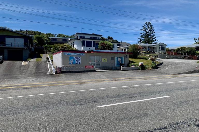 Photo of property in 77 Main Road South, Karoro, Greymouth, 7805