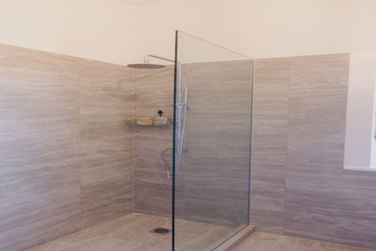 Photo of property in 112 Queen Street, Northcote Point, Auckland, 0627