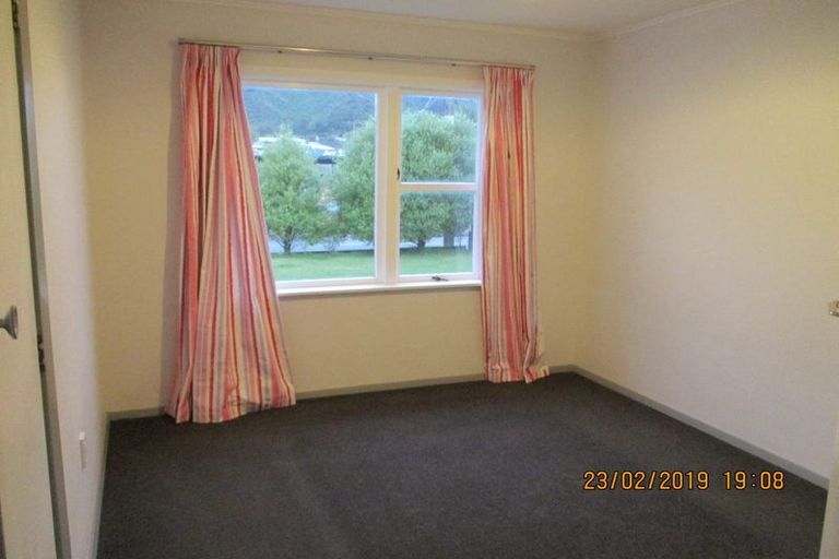 Photo of property in 5 Ruthven Road, Wainuiomata, Lower Hutt, 5014