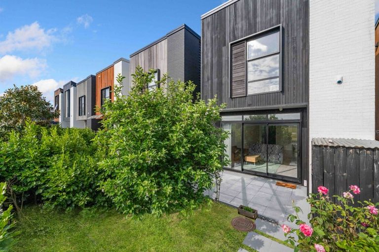 Photo of property in 15 Battalion Drive, Papakura, 2110