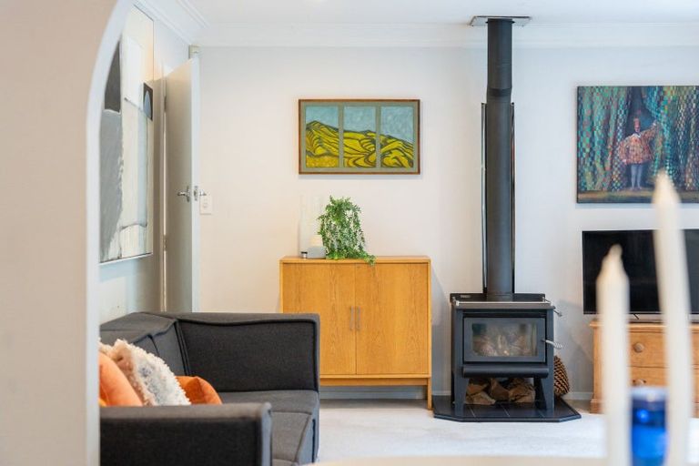 Photo of property in 28 Karu Crescent, Waikanae, 5036