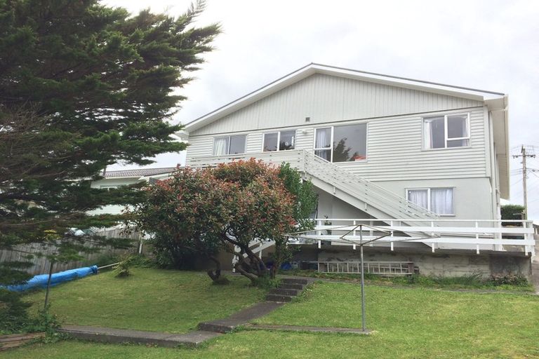 Photo of property in 11 Retter Street, Paparangi, Wellington, 6037