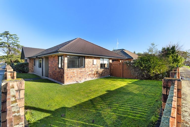 Photo of property in 215 Park Road, Hokowhitu, Palmerston North, 4410