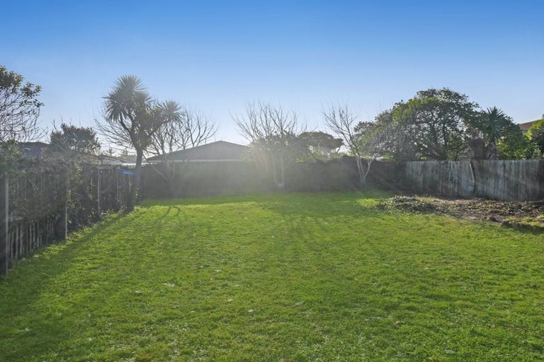 Photo of property in 14 Pacific Road, North New Brighton, Christchurch, 8083