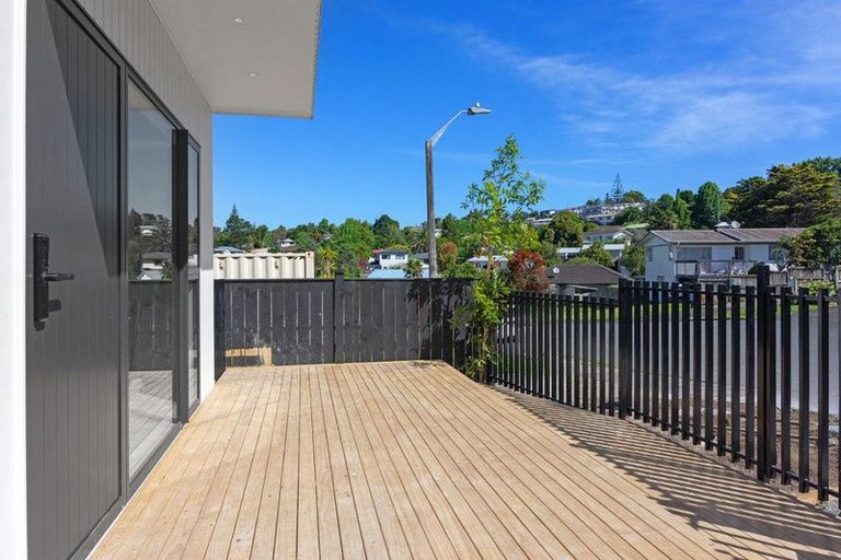 Photo of property in 11 Glenfinn Place, Massey, Auckland, 0614
