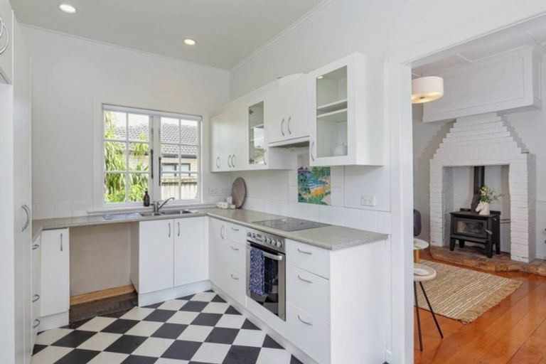 Photo of property in 22 Rimu Street, New Lynn, Auckland, 0600