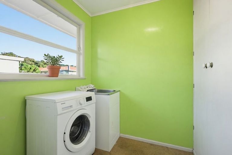 Photo of property in 31 Link Road, Newlands, Wellington, 6037
