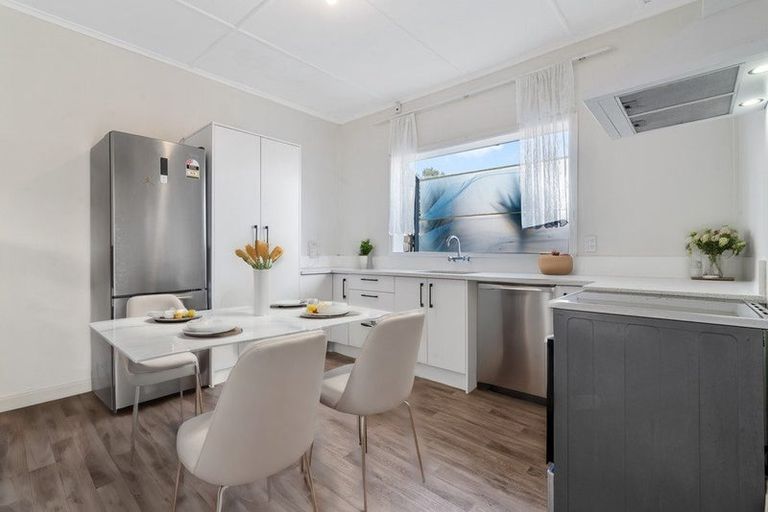 Photo of property in 108 Manuroa Road, Takanini, 2112