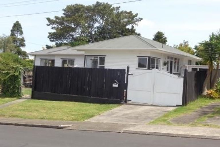 Photo of property in 29 Tahi Terrace, Glen Eden, Auckland, 0602