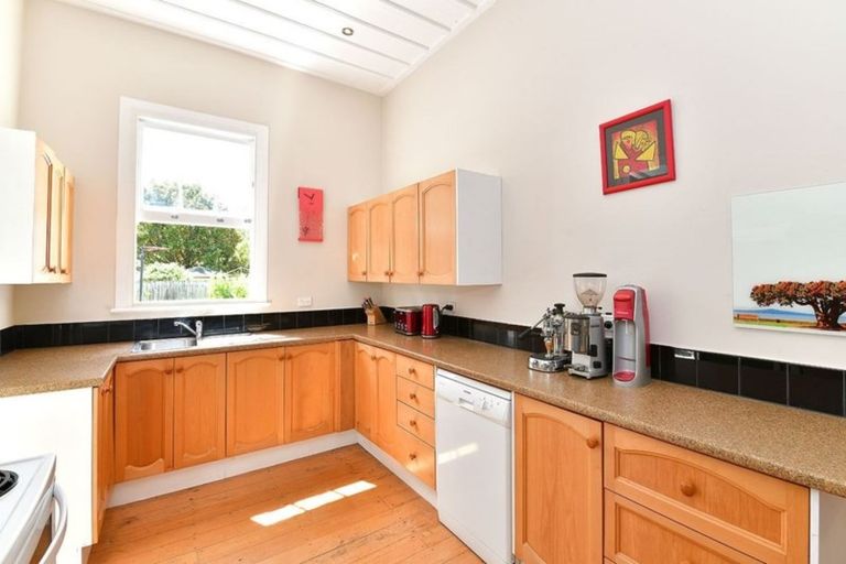 Photo of property in 114 Awaroa Road, Helensville, 0800