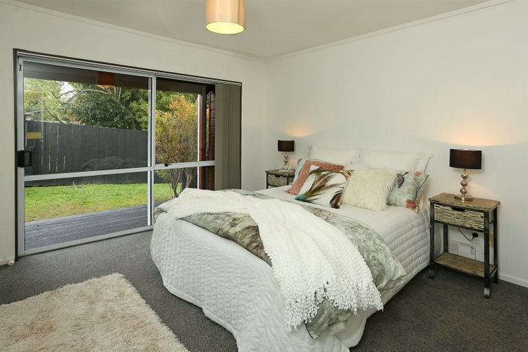 Photo of property in 2/37 Rhinevale Close, Henderson, Auckland, 0612