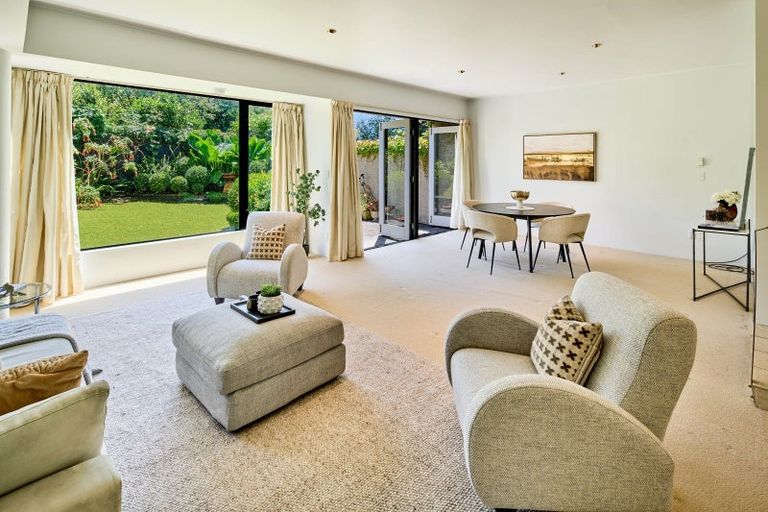 Photo of property in Highwic, 32u5 Hobson Street, Thorndon, Wellington, 6011