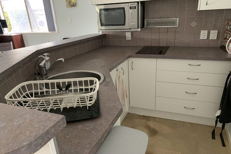 Photo of property in 8 Stokes Avenue, Te Atatu Peninsula, Auckland, 0610