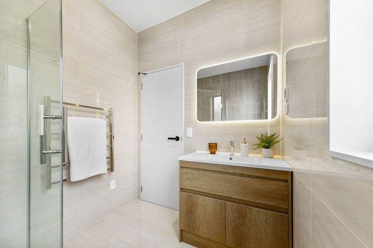 Photo of property in 63 Mcindoe Road, Kumeu, 0810