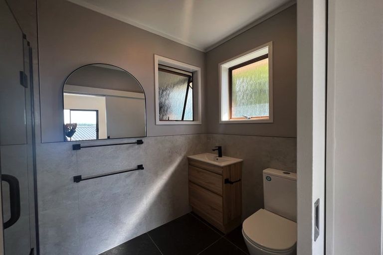 Photo of property in 12 Flagstaff Place, Massey, Auckland, 0614