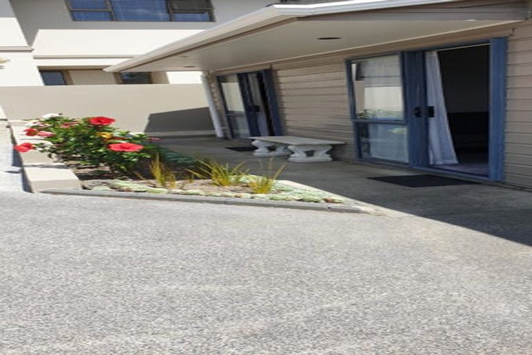 Photo of property in 834 East Coast Road, Oteha, Auckland, 0630