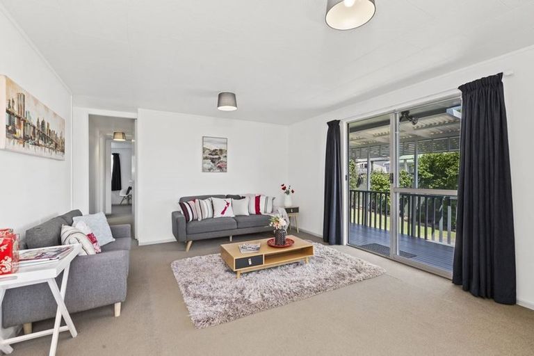 Photo of property in 15 Pine Street, New Lynn, Auckland, 0600