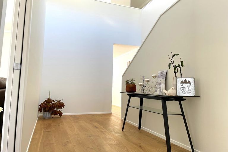 Photo of property in 104 Melksham Drive, Churton Park, Wellington, 6037