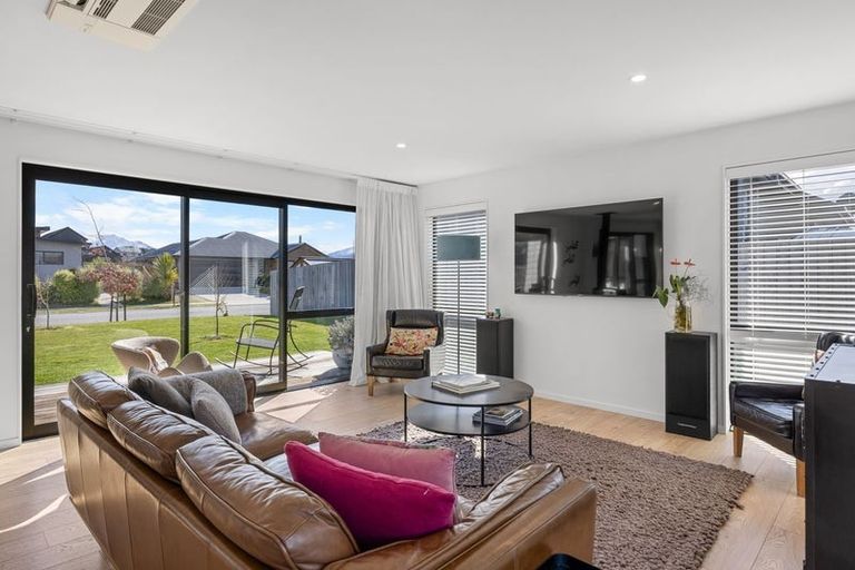 Photo of property in 20 Pounamu Avenue, Albert Town, Wanaka, 9305