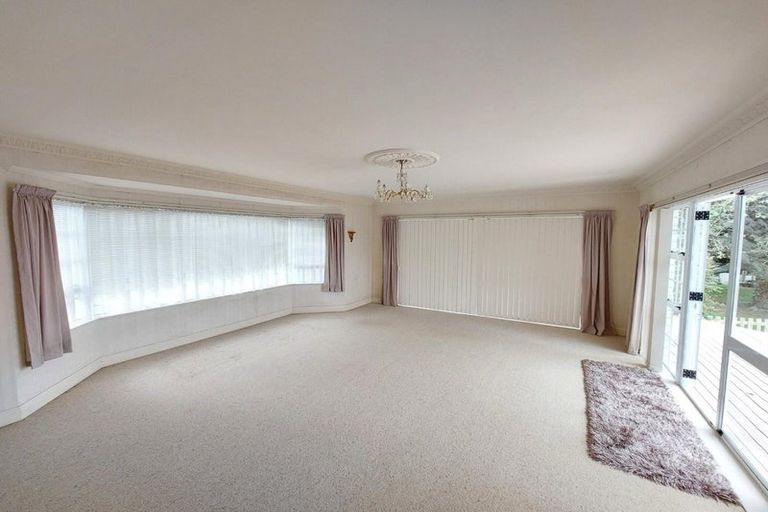 Photo of property in 21 Oakpark Place, West Harbour, Auckland, 0618