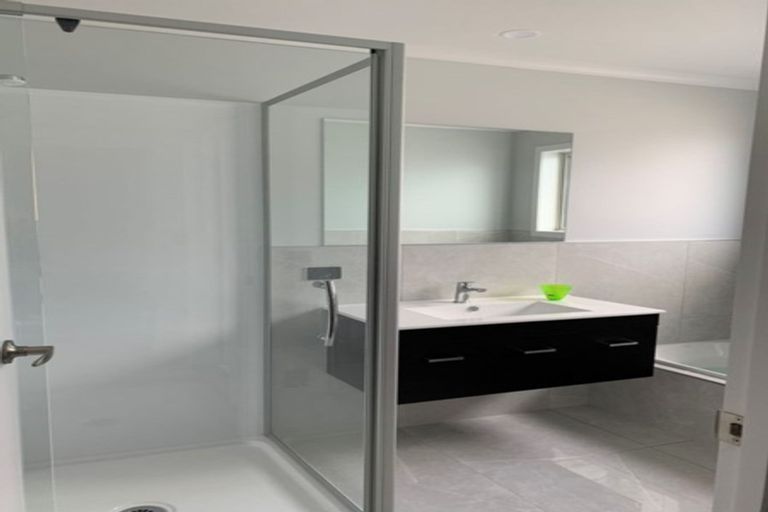 Photo of property in 5 Wairepo Street, Takanini, 2112