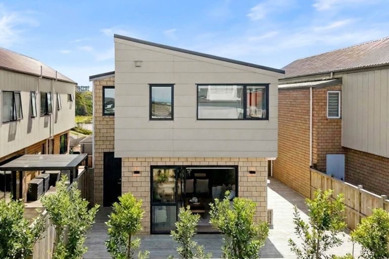 Photo of property in 43 Sunnyheights Road, Orewa, 0931