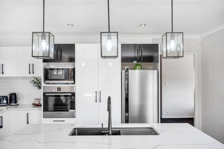 Photo of property in 14 Heidi Crescent, Flat Bush, Auckland, 2016