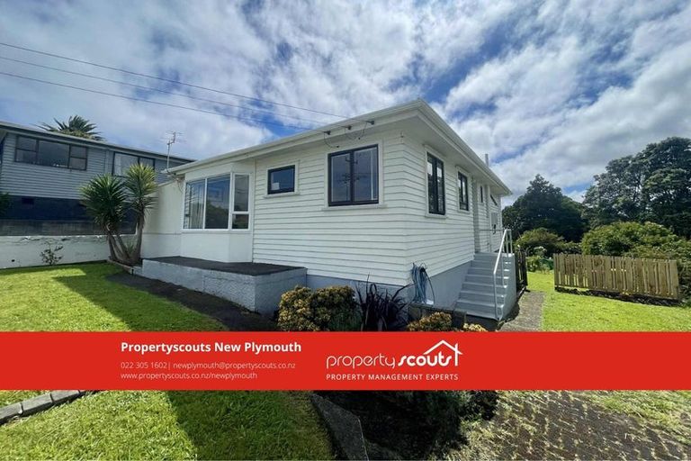 Photo of property in 125 Pioneer Road, Moturoa, New Plymouth, 4310