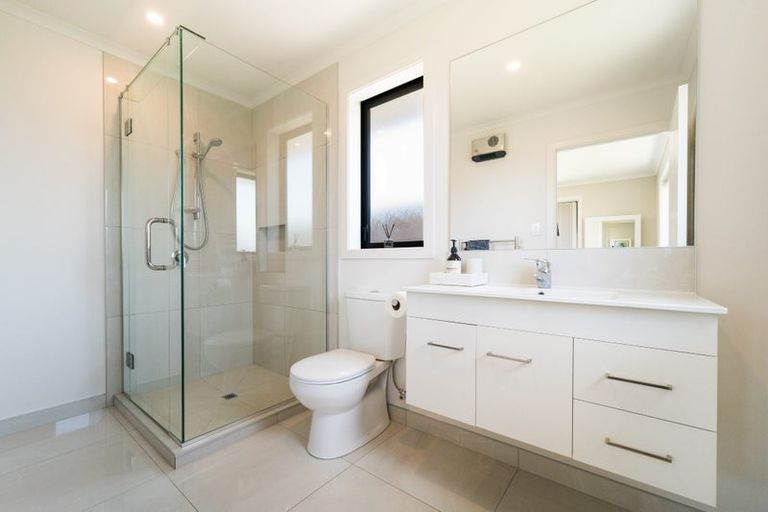 Photo of property in 11 Atlantic Drive, Fitzherbert, Palmerston North, 4410