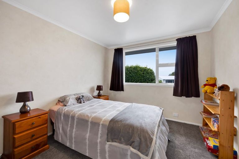 Photo of property in 21 Longview Drive, Merrilands, New Plymouth, 4312