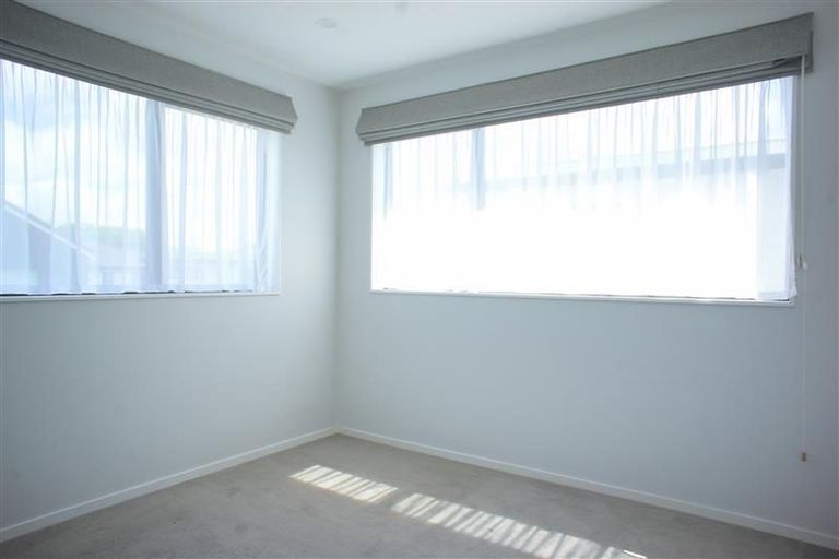 Photo of property in 42 Toanui Road, Hobsonville, Auckland, 0616