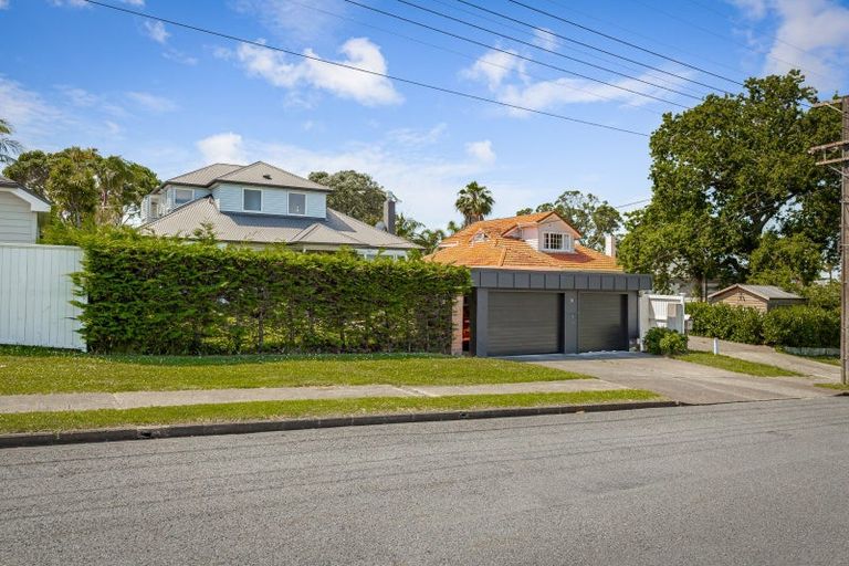 Photo of property in 34 Norwood Road, Bayswater, Auckland, 0622
