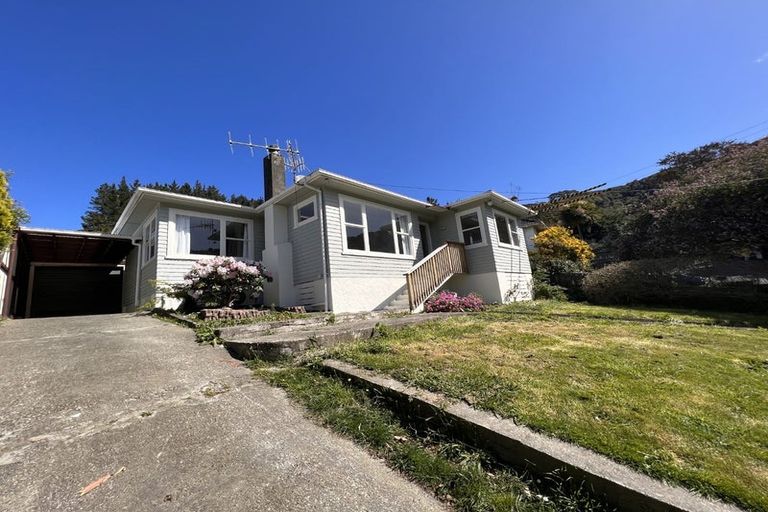 Photo of property in 31 Gardiner Grove, Wainuiomata, Lower Hutt, 5014