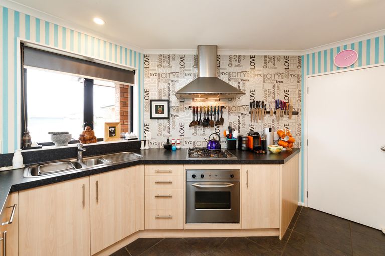 Photo of property in 15 Orlando Way, Kelvin Grove, Palmerston North, 4414