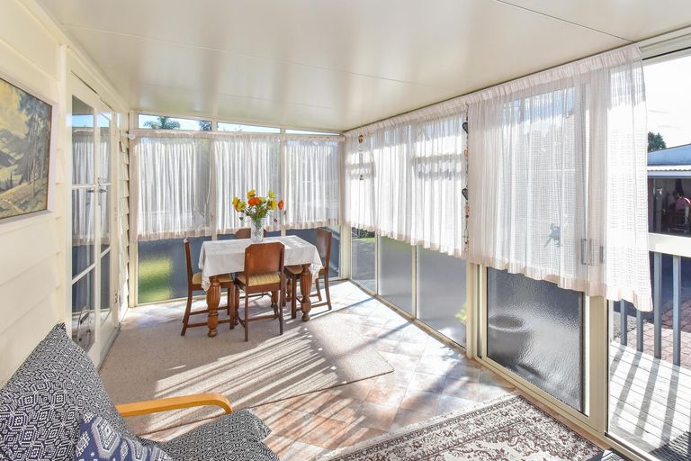 Photo of property in 2 Berwyn Avenue, Takanini, 2112