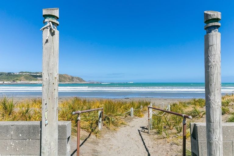 Photo of property in 14 Rua Street, Lyall Bay, Wellington, 6022