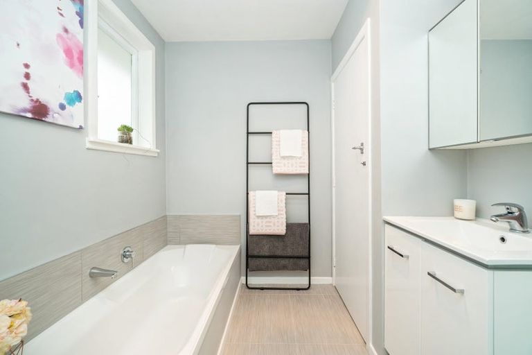 Photo of property in 3/10 Coroglen Avenue, Birkenhead, Auckland, 0626