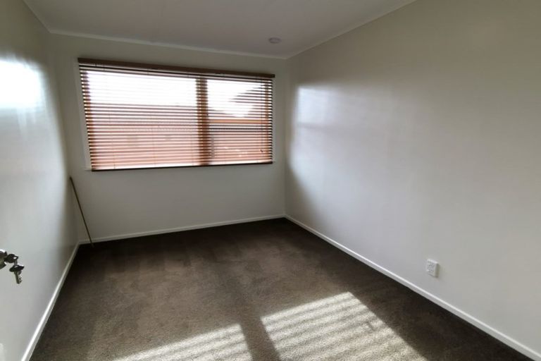 Photo of property in 31 Beaubank Road, Kelston, Auckland, 0602