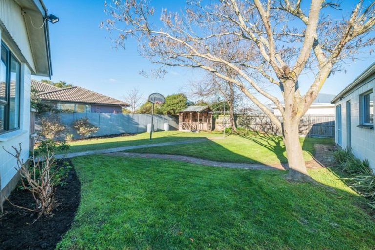 Photo of property in 19 Elwyn Place, Avonhead, Christchurch, 8042