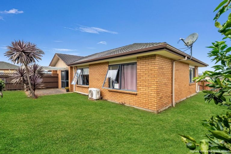 Photo of property in 16 Ironstone Place, Randwick Park, Auckland, 2105