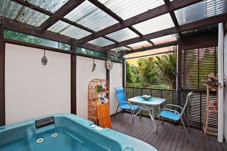 Photo of property in 83a Colwill Road, Massey, Auckland, 0614