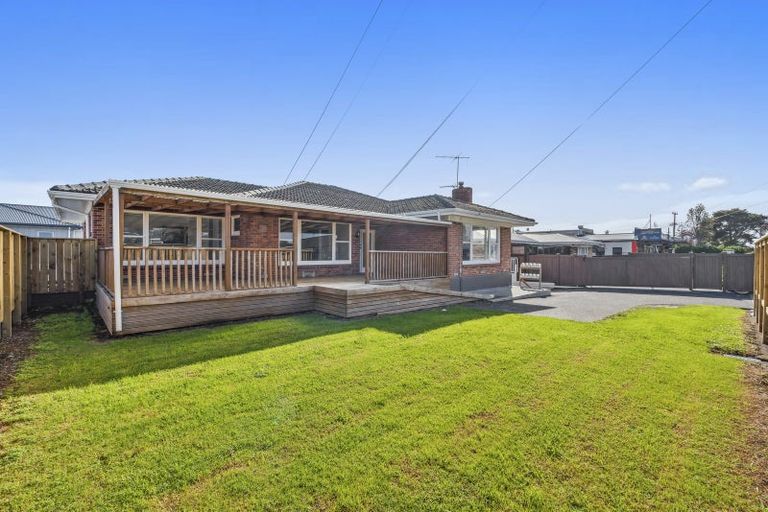 Photo of property in 70 Clevedon Road, Papakura, 2110