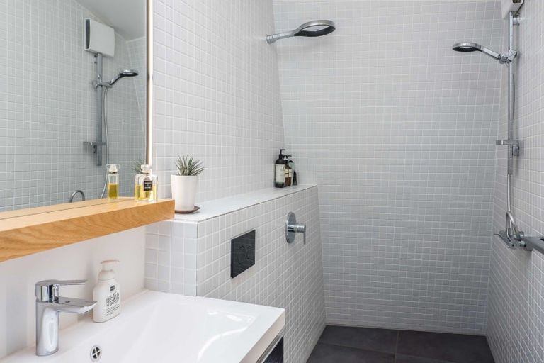 Photo of property in 64a Orangi Kaupapa Road, Northland, Wellington, 6012