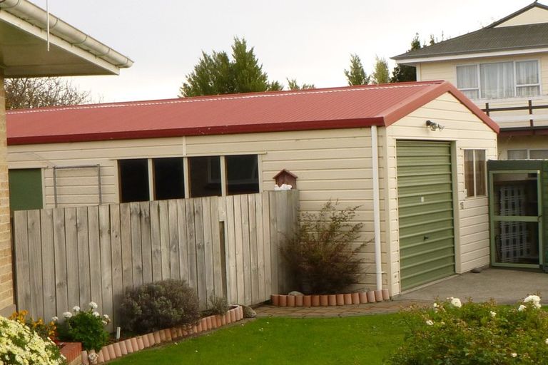 Photo of property in 18 Richardson Street, Woodville, 4920