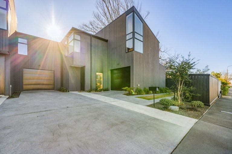 Photo of property in 93 Innes Road, St Albans, Christchurch, 8052