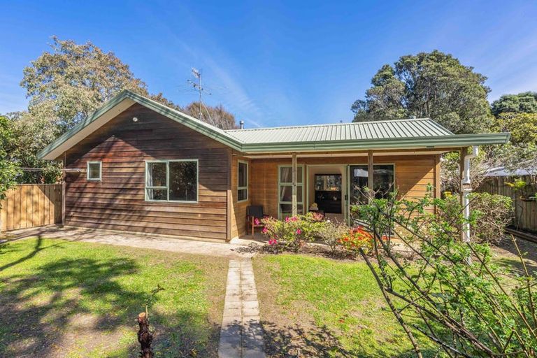 Photo of property in 243 Te Moana Road, Waikanae, 5036