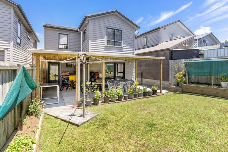Photo of property in 24 Tutuwhatu Crescent, Weymouth, Auckland, 2103