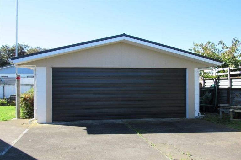 Photo of property in 16 Manuka Place, Hawera, 4610