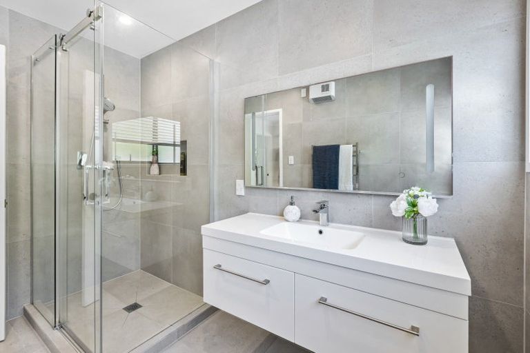 Photo of property in 9 Marie Avenue, Red Beach, 0932